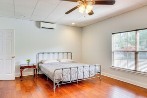 Interior - 10 Mi to Augusta: Georgia Family Home w/ Yard (Augusta)