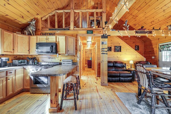 House (3 Bedrooms) | Interior