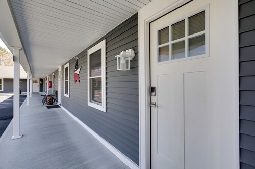 3 Mi to Main St & Beach: Coastal Cape Cod Escape!