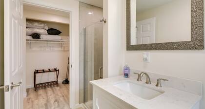3 Mi to Main St & Beach: Coastal Cape Cod Escape!