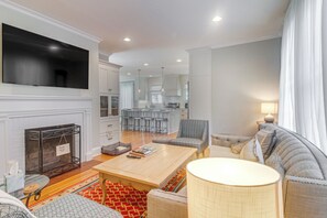 House (6 Bedrooms) | Interior