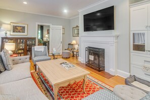House (6 Bedrooms) | Interior