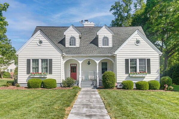House (6 Bedrooms) | Front of property