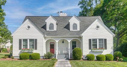 Walk to Dining & Shops: Historic Belmont Home