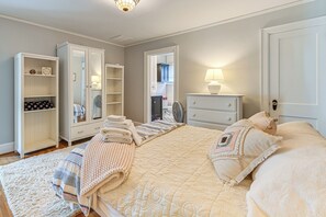 House (6 Bedrooms) | Interior