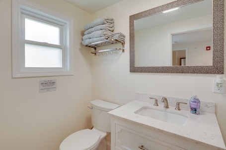 Apartment (1 Bedroom) | Interior. 3 Mi to Main Street: Newly Renovated Wareham Apt!
