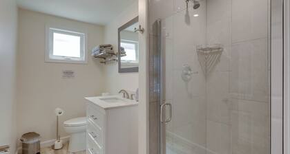 3 Mi to Beaches: Peaceful Wareham Getaway