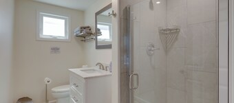 3 Mi to Beaches: Peaceful Wareham Getaway