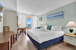 Condo Signature, 3 chambres, balcon, vue sur la plage | 3 chambres, décor unique, ameublement unique, fer et planche à repasser