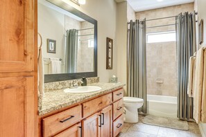Apartment (3 Bedrooms) | Interior - Direct Guadalupe River Access! Hill Country Condo (New Braunfels)