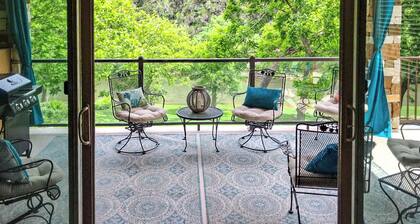 Direct Guadalupe River Access! Hill Country Condo