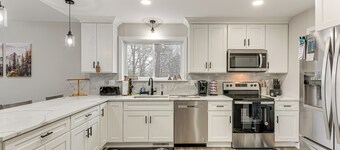 Lake & Pool Access: Poconos Family Getaway!