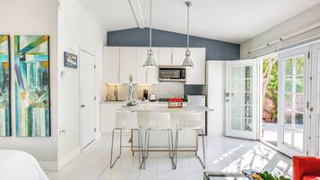 Apartment (0 Bedroom) | Interior