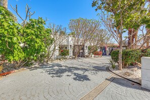 Apartment (0 Bedroom) | Interior - Golf, Shop & Hike: Sleek Rancho Mirage Studio (Rancho Mirage)