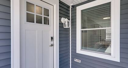 3 Mi to Onset Beach: Sleek Apartment in Wareham