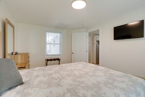 Apartment (1 Bedroom) | Interior - 3 Mi to Onset Beach: Sleek Apartment in Wareham (Wareham)
