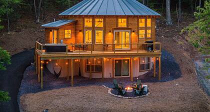 Yurt Retreat, Hot Tub, Loft w/Shuffleboard, Mtn Views, Fire Pit, EV charger