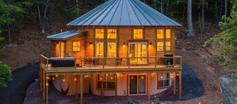 Yurt, mins to slopes, Hot Tub, Arcade Room, Pool Table, PS5, Fire Pit EV charger