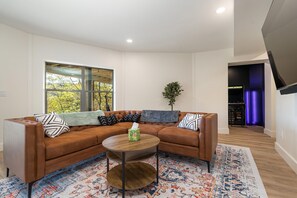 Smart-TV, videospill og fotballspill