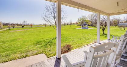 Fire Pit & Gazebo: Rural Warrensburg Getaway!