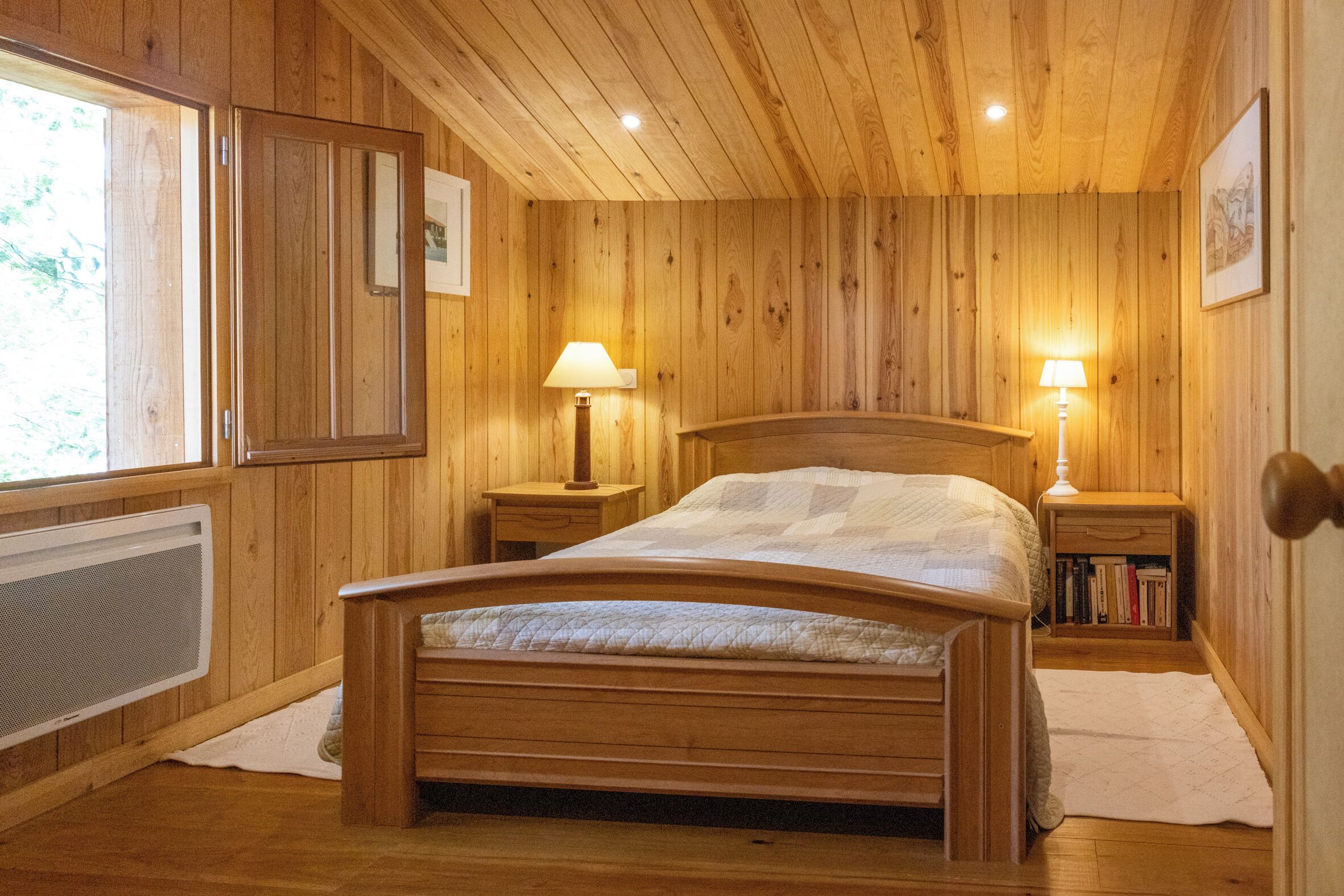 6 bedrooms, iron/ironing board, WiFi, bed sheets