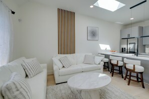 Apartment (2 Bedrooms) | Interior - 4 Mi to Smithsonian Museums: Modern DC Condo! (Washington)