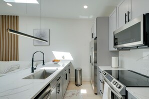 Apartment (2 Bedrooms) | Interior - 4 Mi to Smithsonian Museums: Modern DC Condo! (Washington)