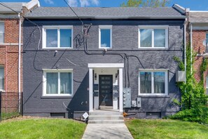 Apartment (2 Bedrooms) | Interior - 4 Mi to Smithsonian Museums: Modern DC Condo! (Washington)