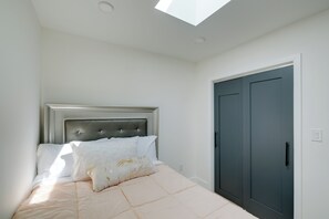 Apartment (2 Bedrooms) | Interior - 4 Mi to Smithsonian Museums: Modern DC Condo! (Washington)