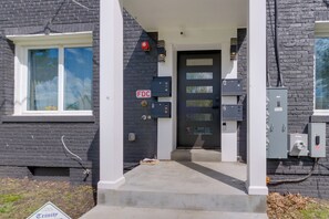 Apartment (2 Bedrooms) | Interior - 4 Mi to Smithsonian Museums: Modern DC Condo! (Washington)