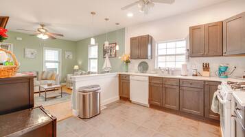 House (5 Bedrooms) | Interior