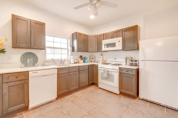 House (5 Bedrooms) | Interior