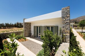 Exterior - Aequora Villa II - Beachfront, 5 min away from the Golden Beach, Infinity Pool (Paros, Cyclades)