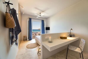 4 bedrooms, in-room safe, desk, iron/ironing board