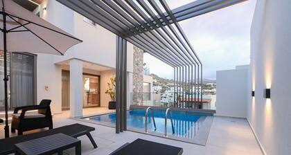 Luxury Suites With Private Swimming Pool 1st Floor
