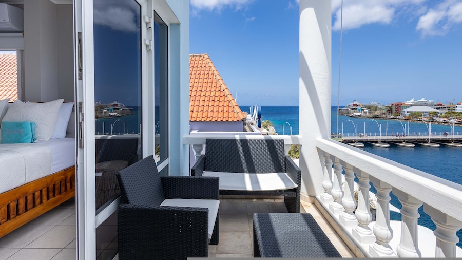 Chic City View Residence by the Bay