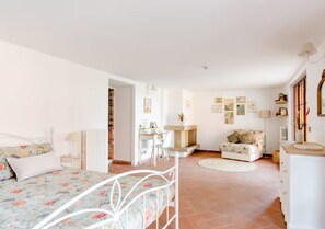 3 chambres, fer et planche à repasser, lit parapluie, Wi-Fi gratuit