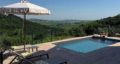 Villa mit Pool & Panorama – Erholung pur im italienischen Weinland