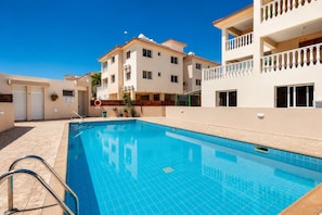 Outdoor pool - 2BR Apartment with Pools - Maketta by Premier (Paralimni)