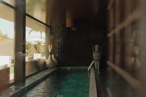 Indendørs pool, sæsonbestemt udendørs pool