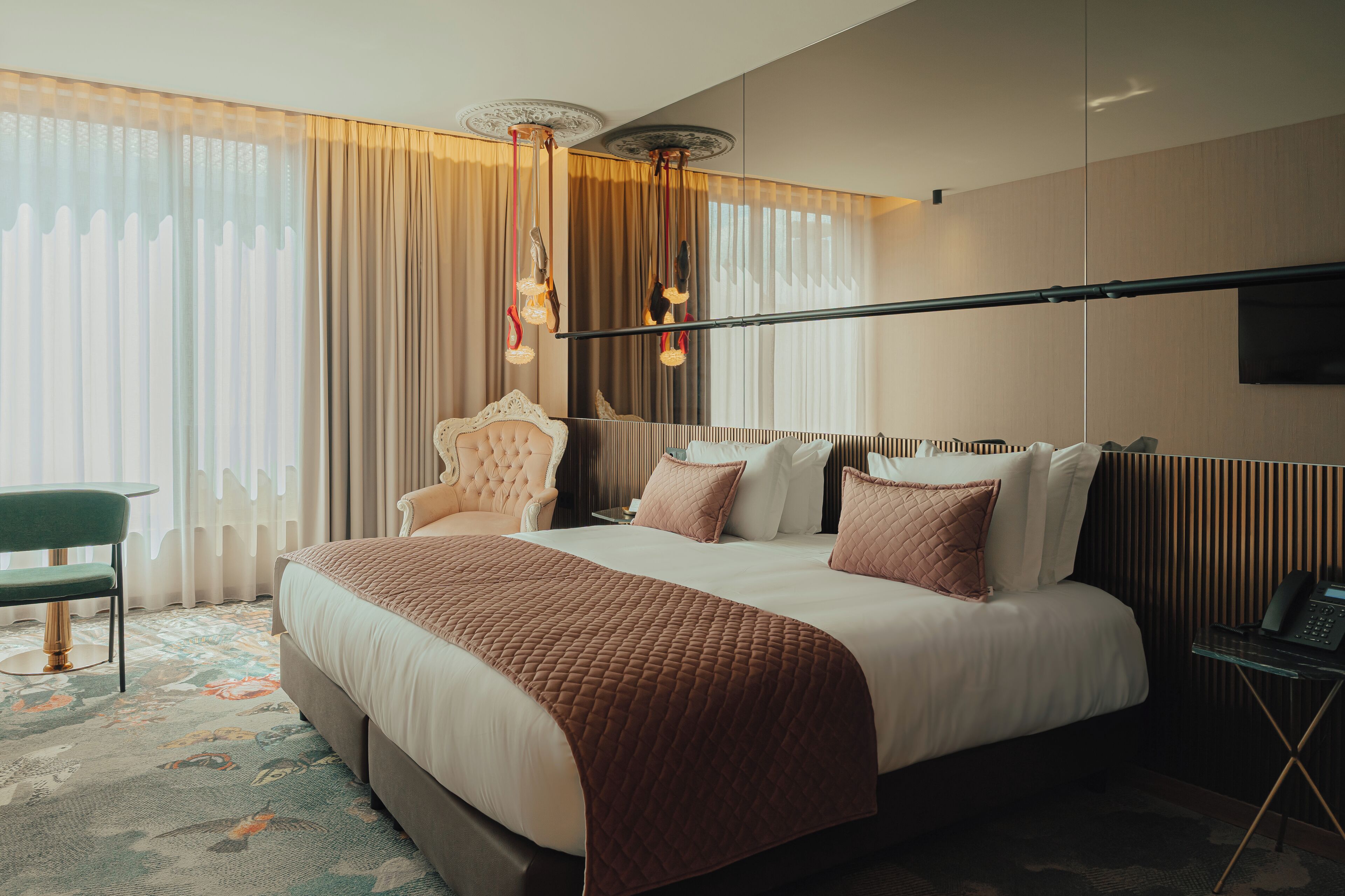 Signature Superior Room, Garden View | Minibar, in-room safe, desk, blackout drapes