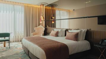 Signature Superior Room, Garden View | Minibar, in-room safe, desk, blackout drapes