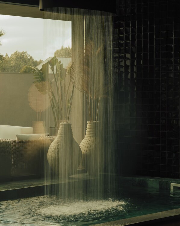 Indoor pool, seasonal outdoor pool - Leiriartem Hotel (Leiria)