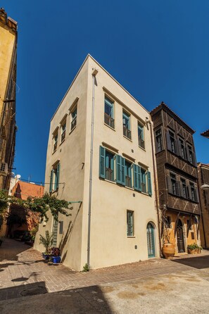 Living area - Panaretos Deluxe Maisonette (Chania)