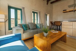 Living area - Panaretos Deluxe Maisonette (Chania)