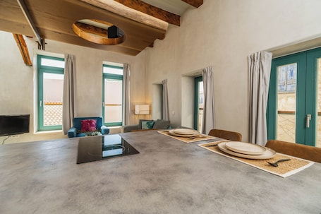 Deluxe Apartment | Living area