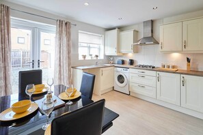 Fridge, microwave, oven, stovetop - Host & Stay | Happy Home (Burton upon Trent)