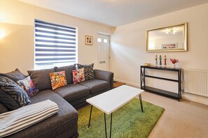 TV, offices - Host & Stay | Happy Home (Burton upon Trent)