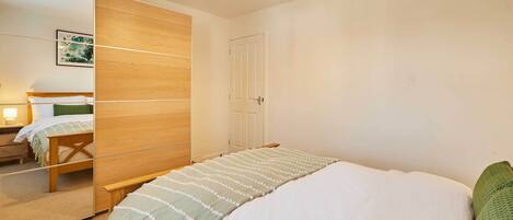 2 chambres, fer et planche Ă repasser, Wi-Fi, literie fournie