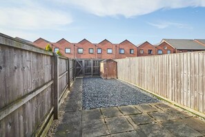 Property grounds - Host & Stay | Happy Home (Burton upon Trent)